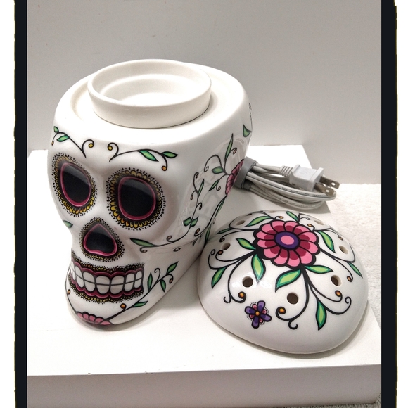 Scentsy ☠️ Dia De Los Muertos ☠️ Sugar Skull ☠️ Electric Wax Warmer - Picture 4 of 10